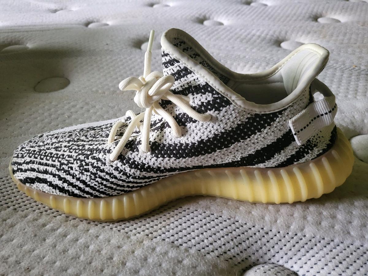 Yeezy Boost 350 V2 Zebra 2017 - Oak Lawn, Illinois - FleaMarketBay