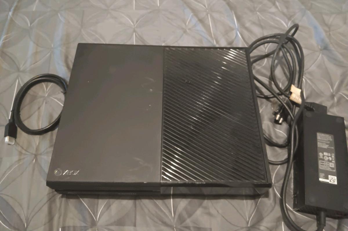 MICROSOFT XBOX ONE GAMING CONSOLE - Bronx, New York - FleaMarketBay