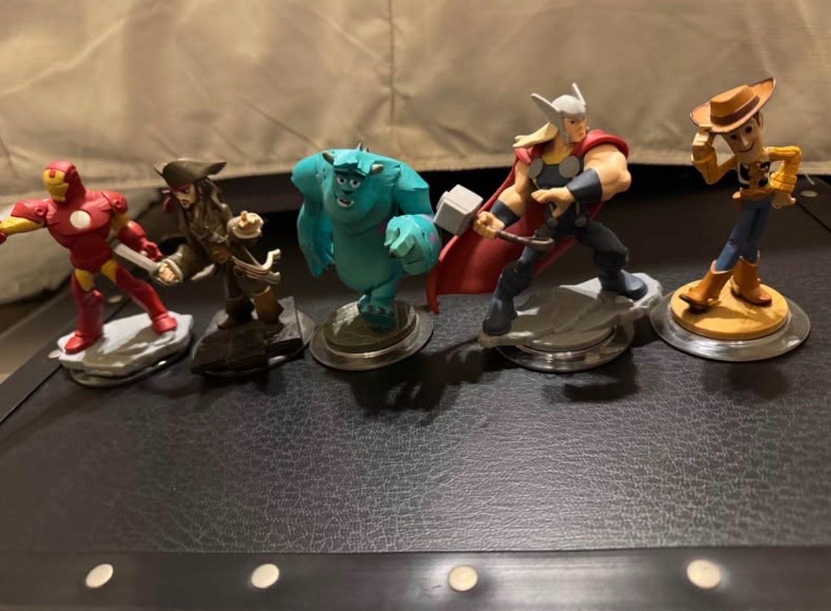 Disney Infinity 26 figures - Los Angeles, California - FleaMarketBay