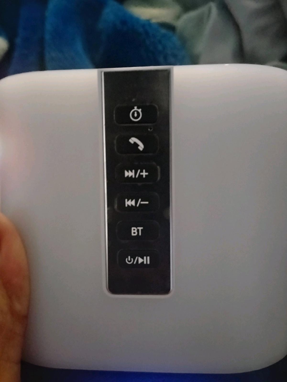 A Bluetooth clock and speaker that glows in the dark - Odessa, Texas - FleaMarketBay