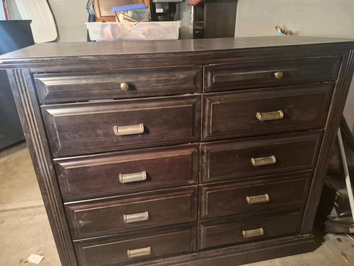 Omish Maple Finish 4 piece bedroom vintage furniture - Glendale, Arizona - FleaMarketBay