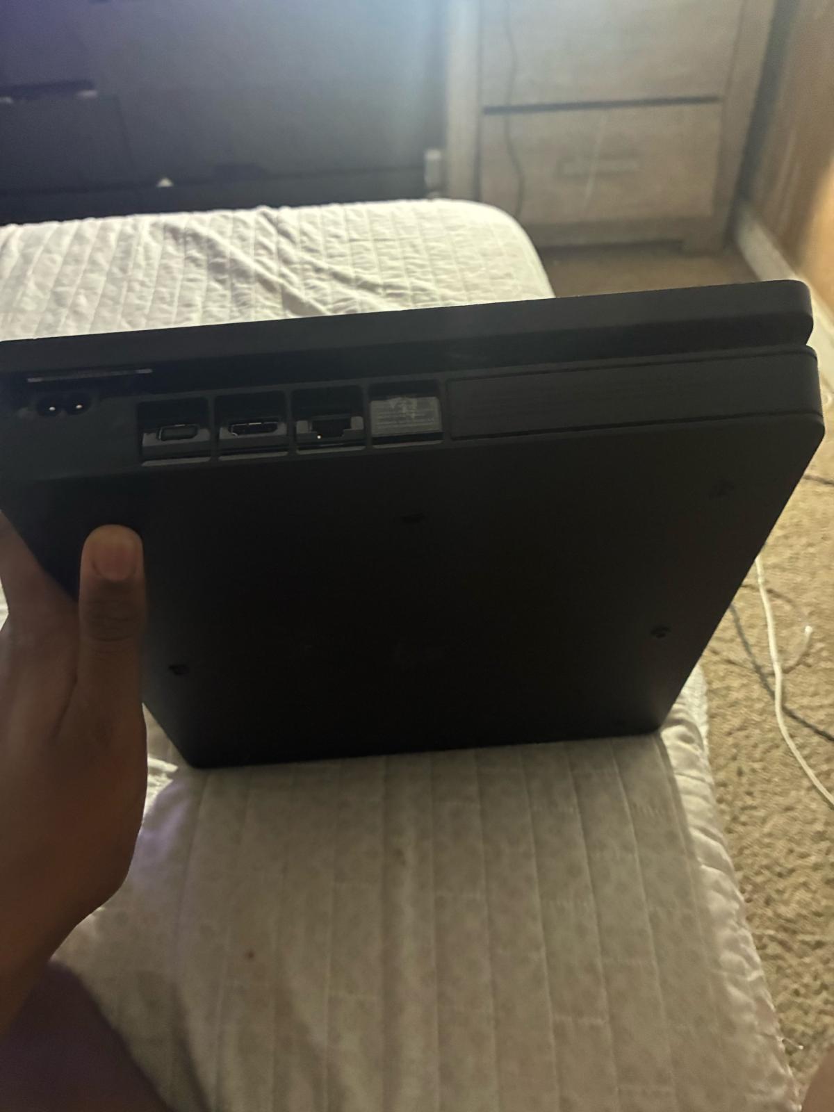 ps4 comes with everything but a controller - Acworth, Georgia - FleaMarketBay