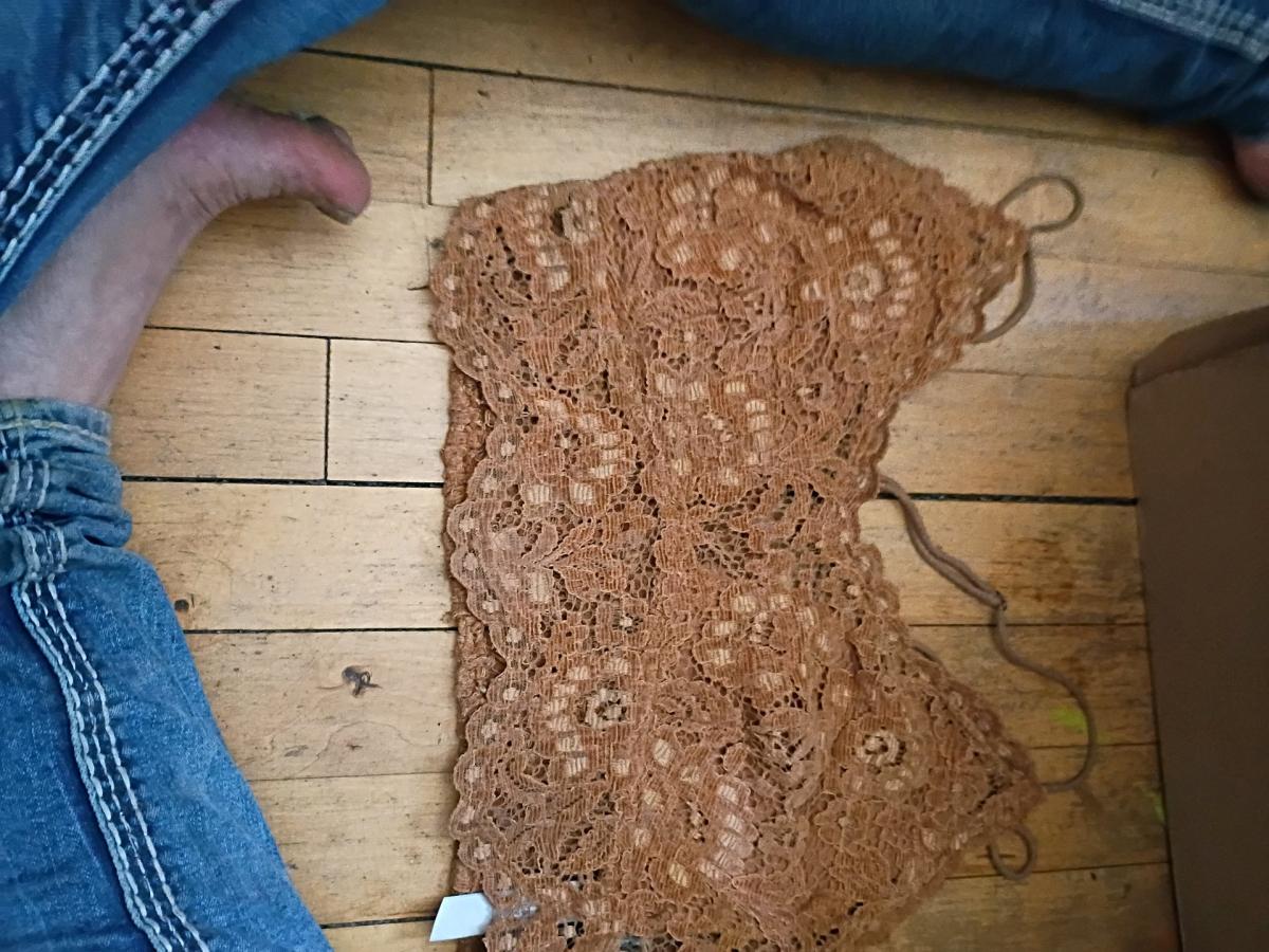 womans crop top with criss cross sleeves - Duluth, Minnesota - FleaMarketBay