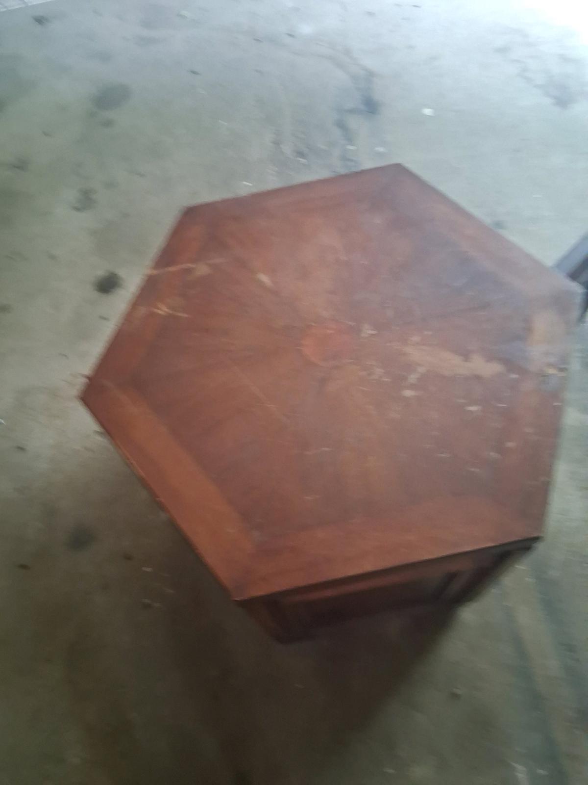 end table - Pangburn, Arkansas - FleaMarketBay