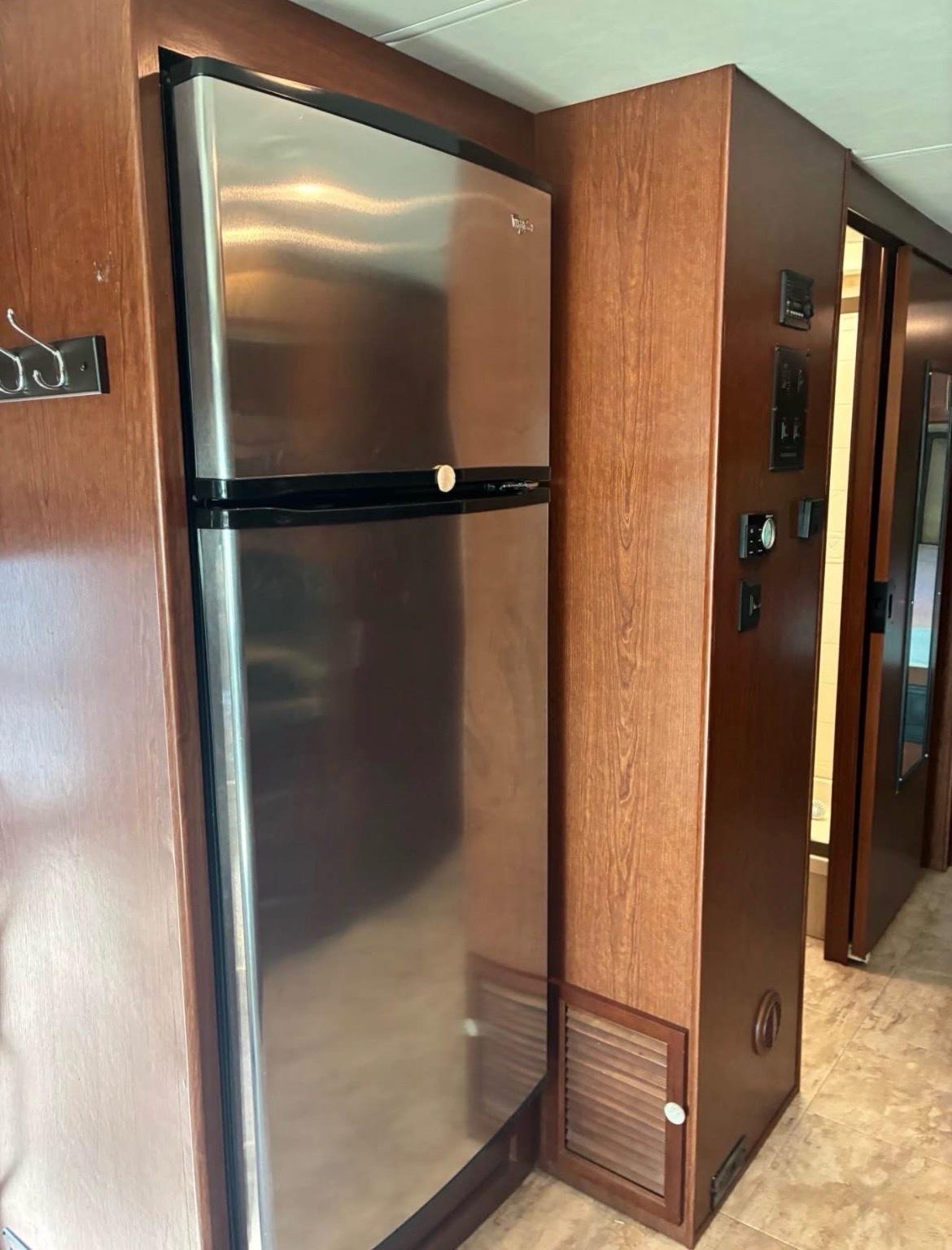 Legacy 340KP RV - Tampa, Florida - FleaMarketBay
