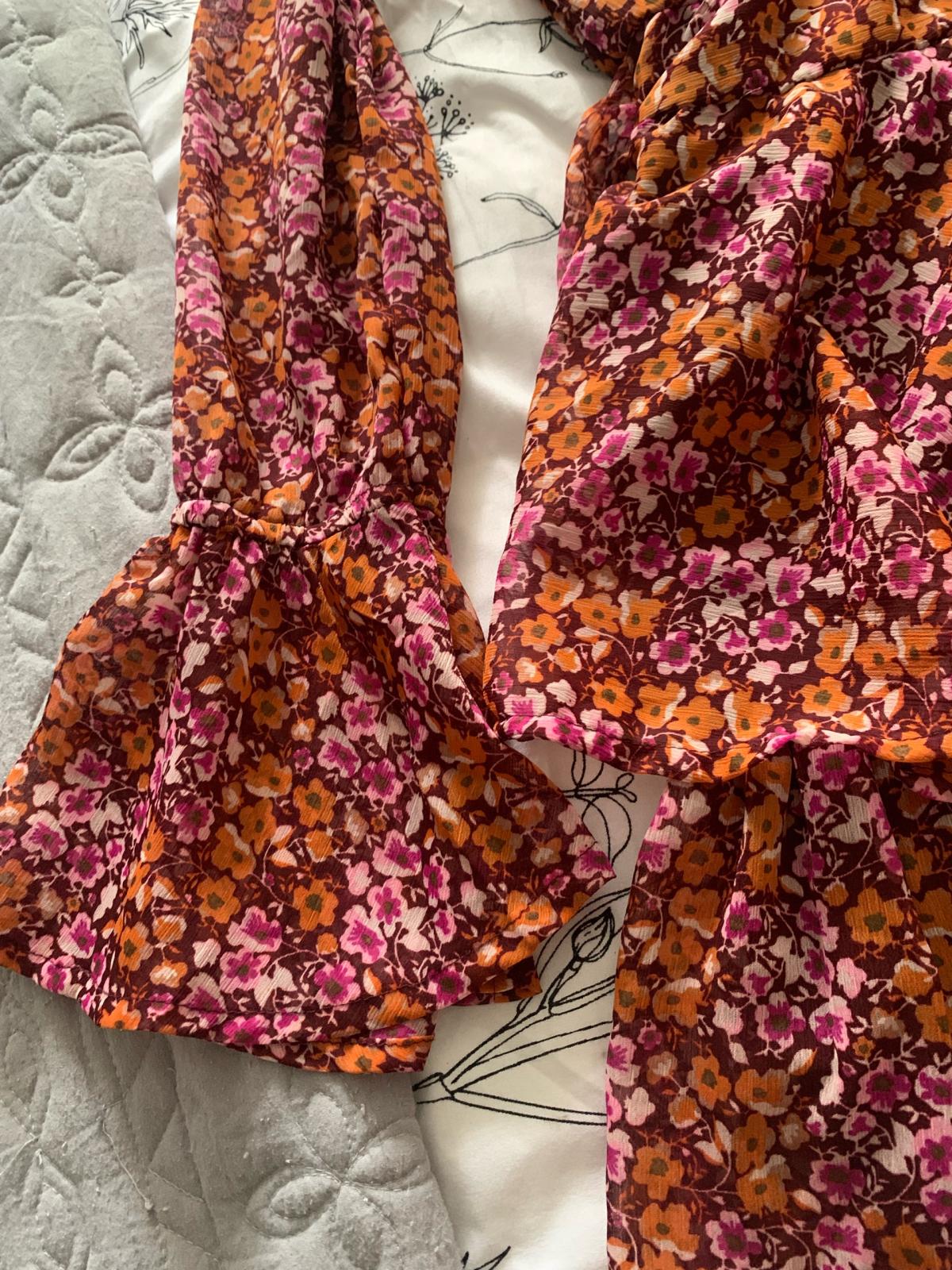 Floral long sleeve dress - Altamonte Springs, Florida - FleaMarketBay