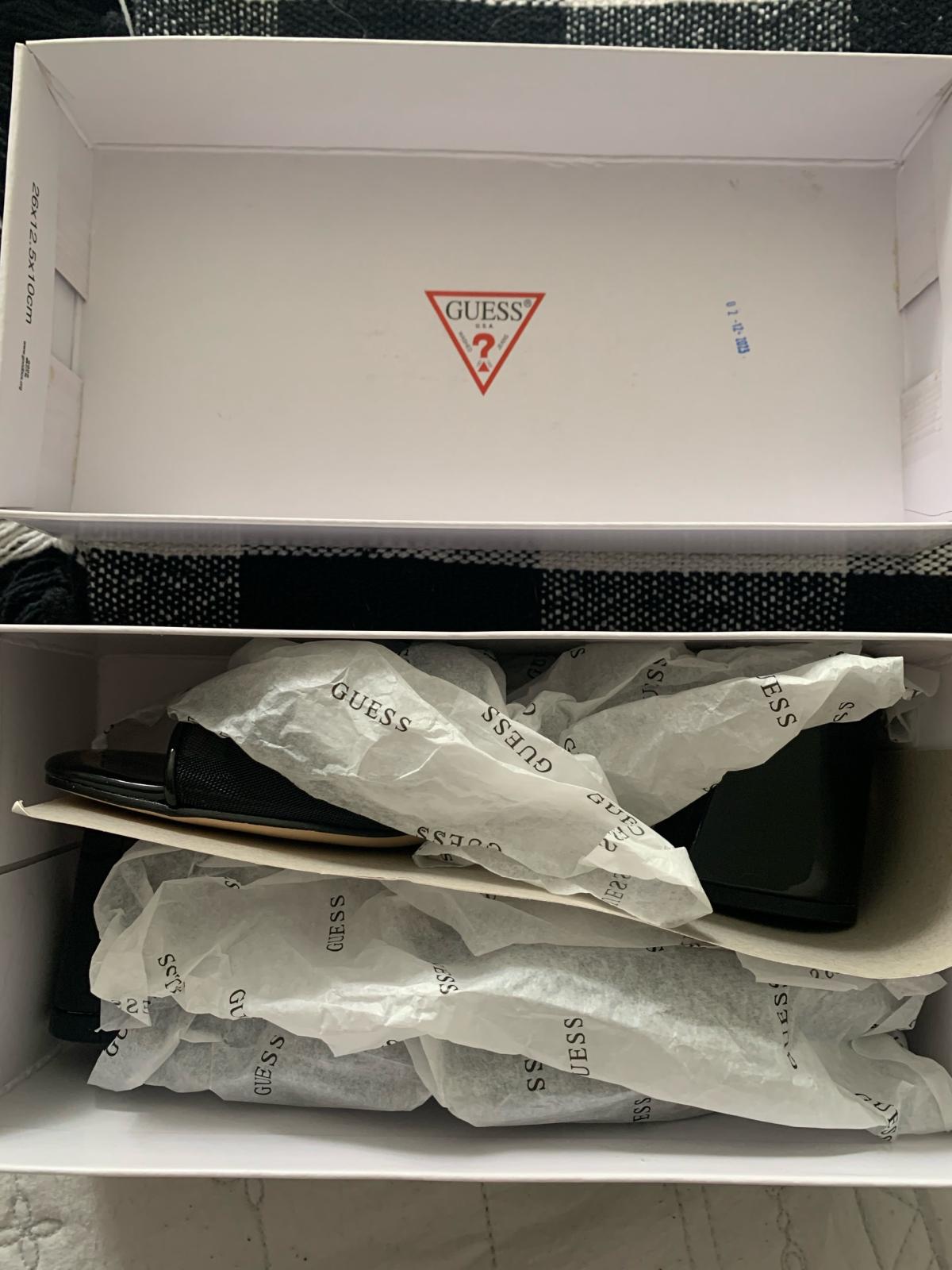 Guess black sandals brand new with box - Altamonte Springs, Florida - FleaMarketBay