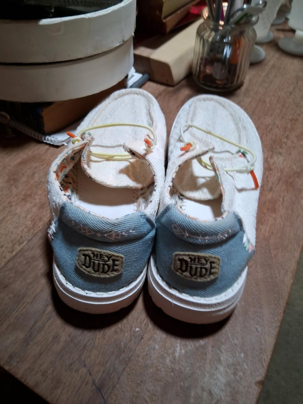 Hey Dude white size 7 - Englewood, Tennessee - FleaMarketBay