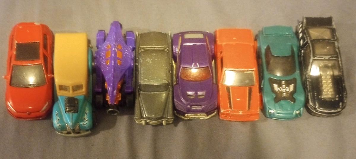 8 random hot wheel cars for slae - Richmond, Kentucky - FleaMarketBay
