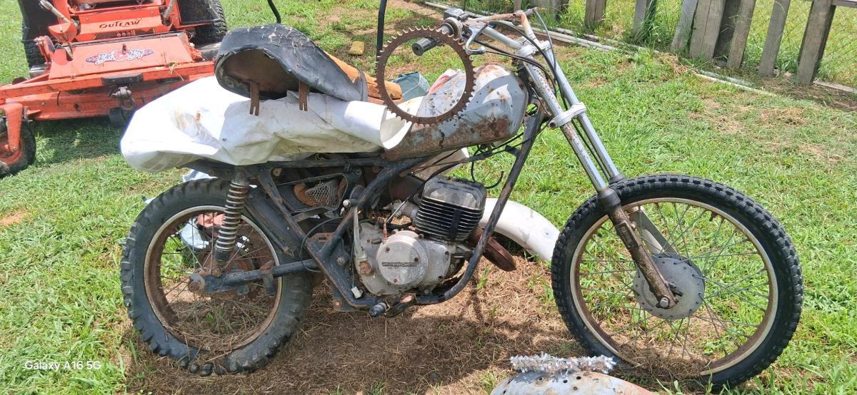 I believe this is a 1948 Harley Davidson 4 stroke dirt bike - Griffithville, Arkansas - FleaMarketBay