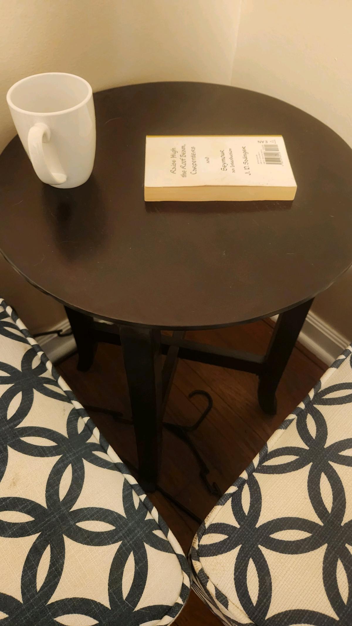 2 chairs and table - Kansas City, Missouri - FleaMarketBay