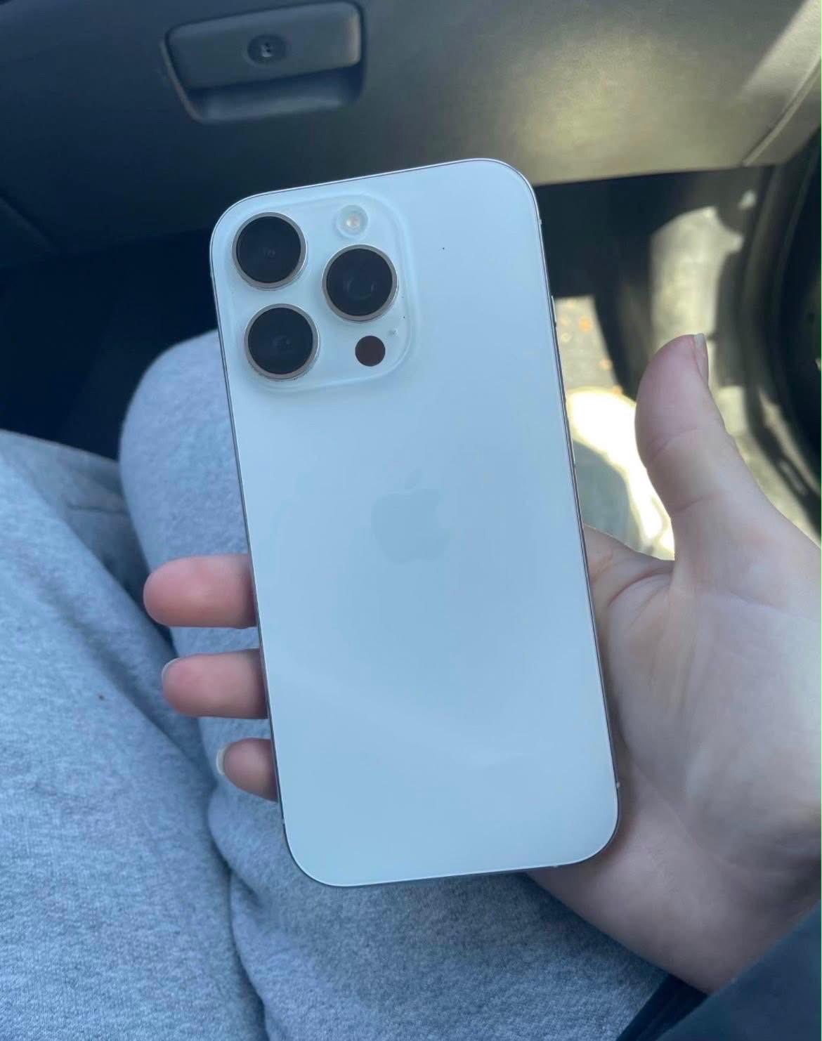 iPhone 16 pro - Altamonte Springs, Florida - FleaMarketBay
