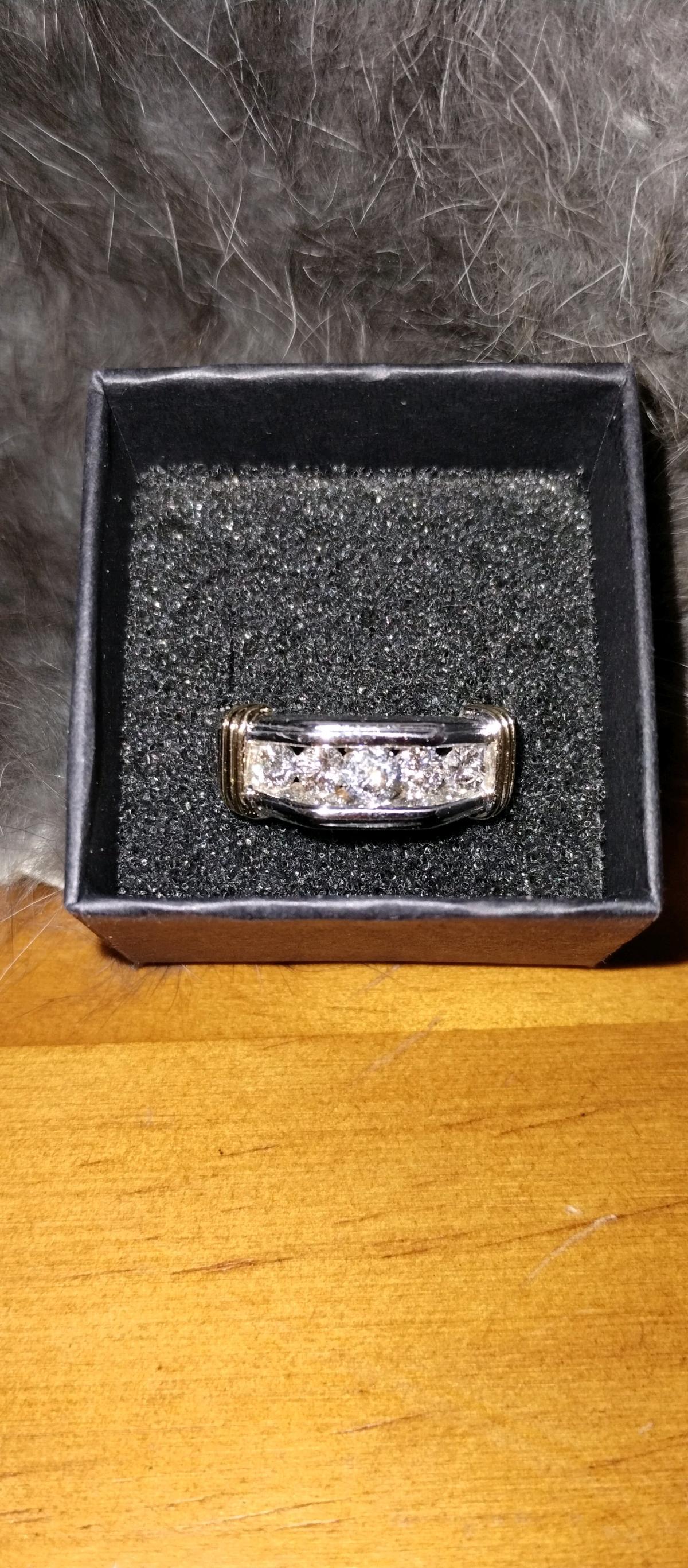 mens diamond ring BARTER - Alicia, Arkansas - FleaMarketBay