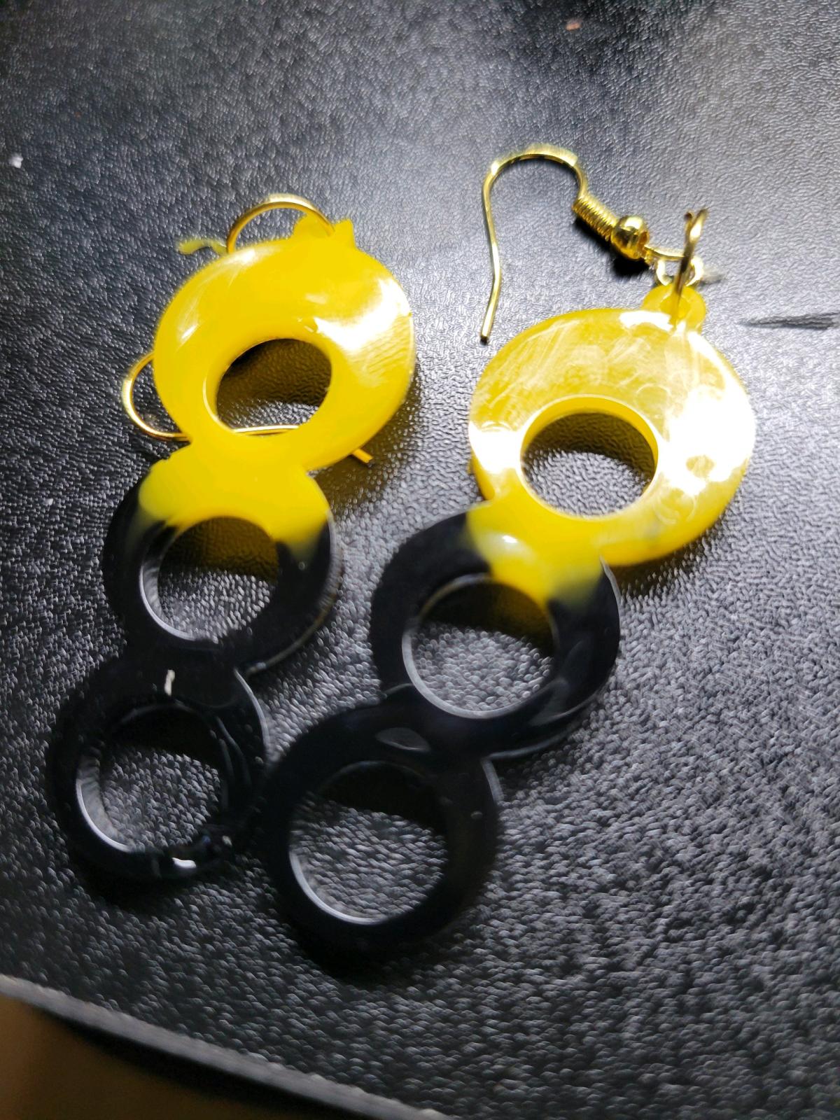 earrings - Lebanon, Pennsylvania - FleaMarketBay