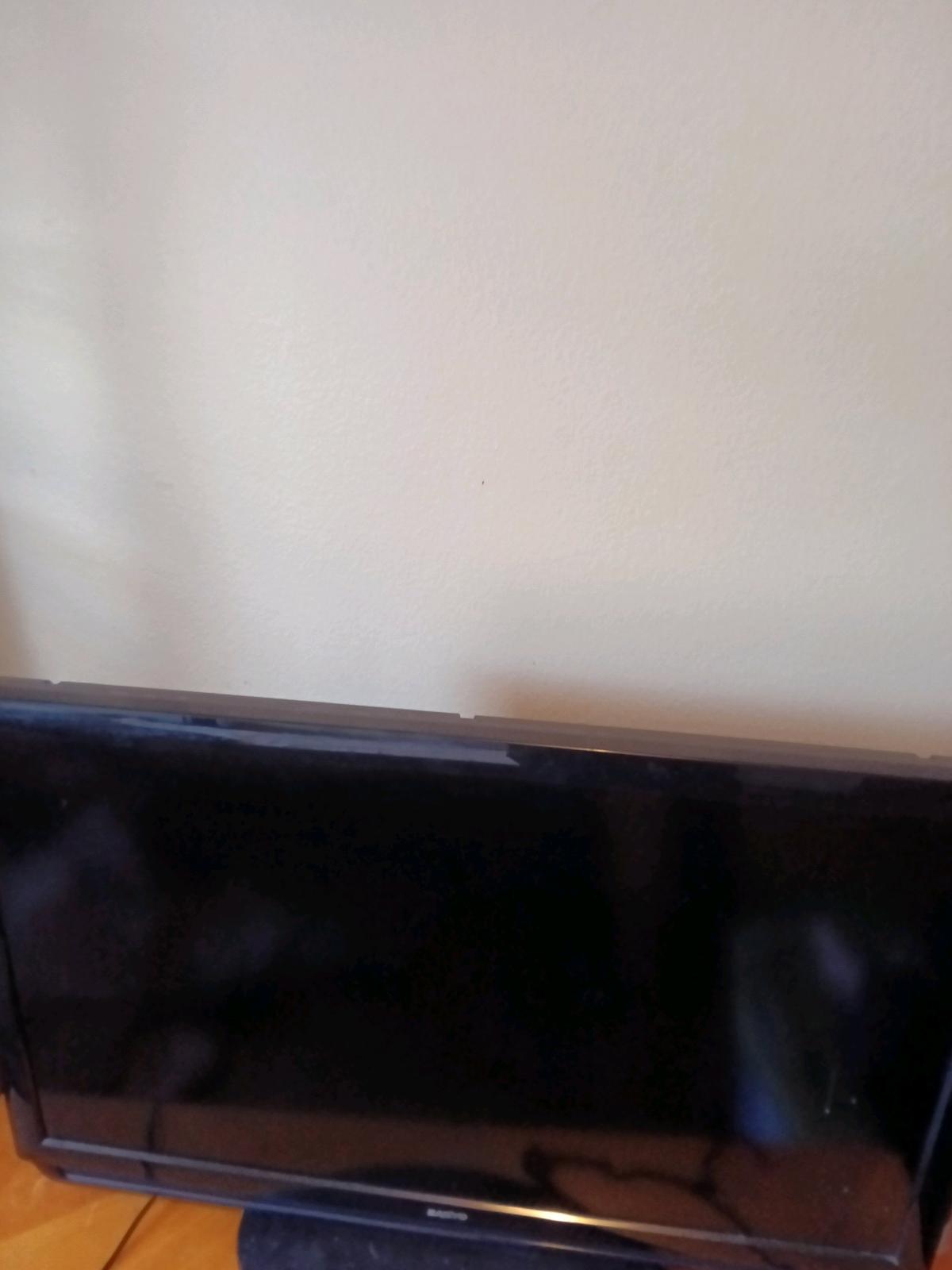 big Non smart flat screen TV - Fayetteville, Arkansas - FleaMarketBay