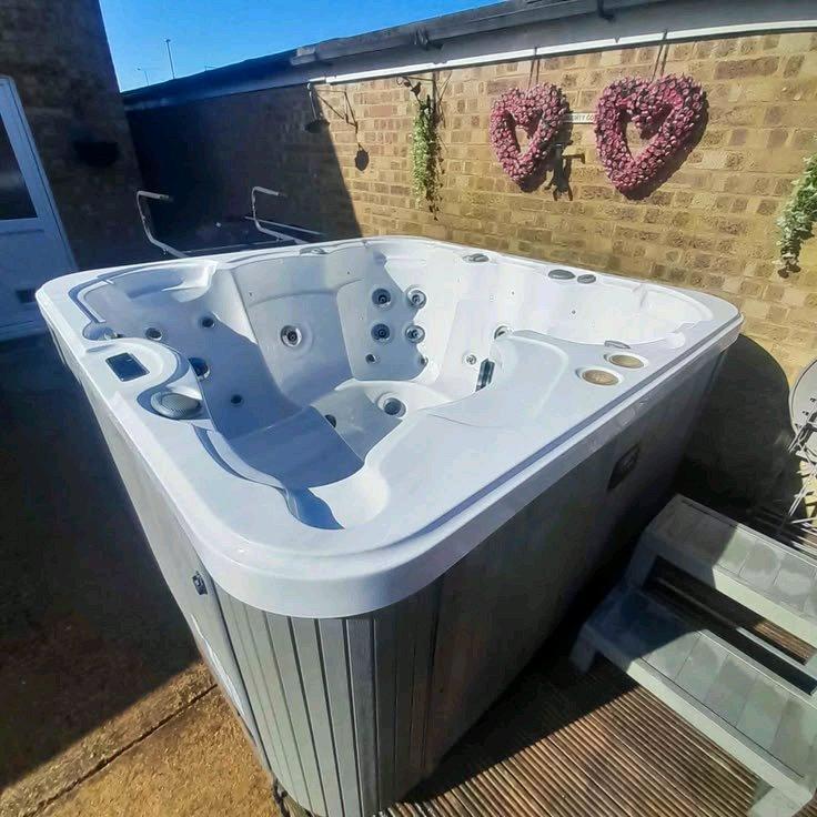 Enclosed Trailer Honda Generator  4 Wheeler Hot tub Tractor - Alicia, Arkansas - FleaMarketBay