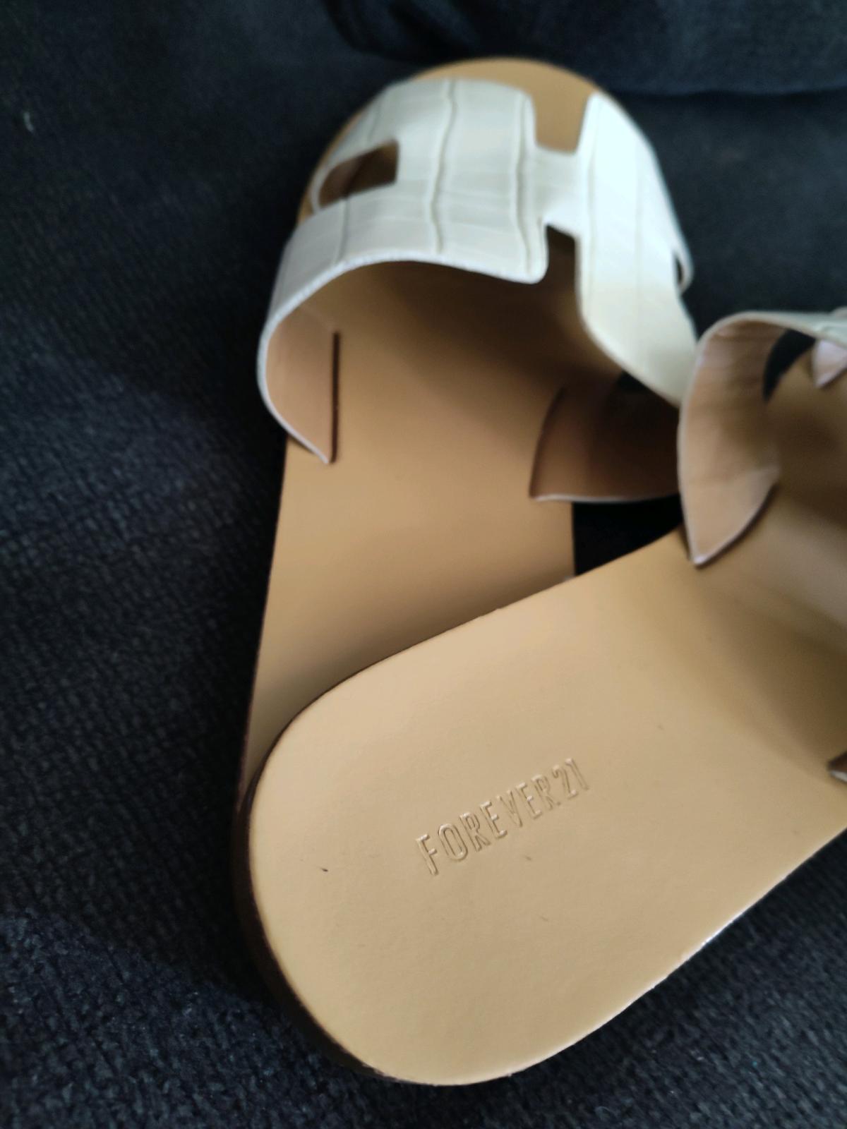 forever 21 brand new sandals never worn - Moreno Valley, California - FleaMarketBay