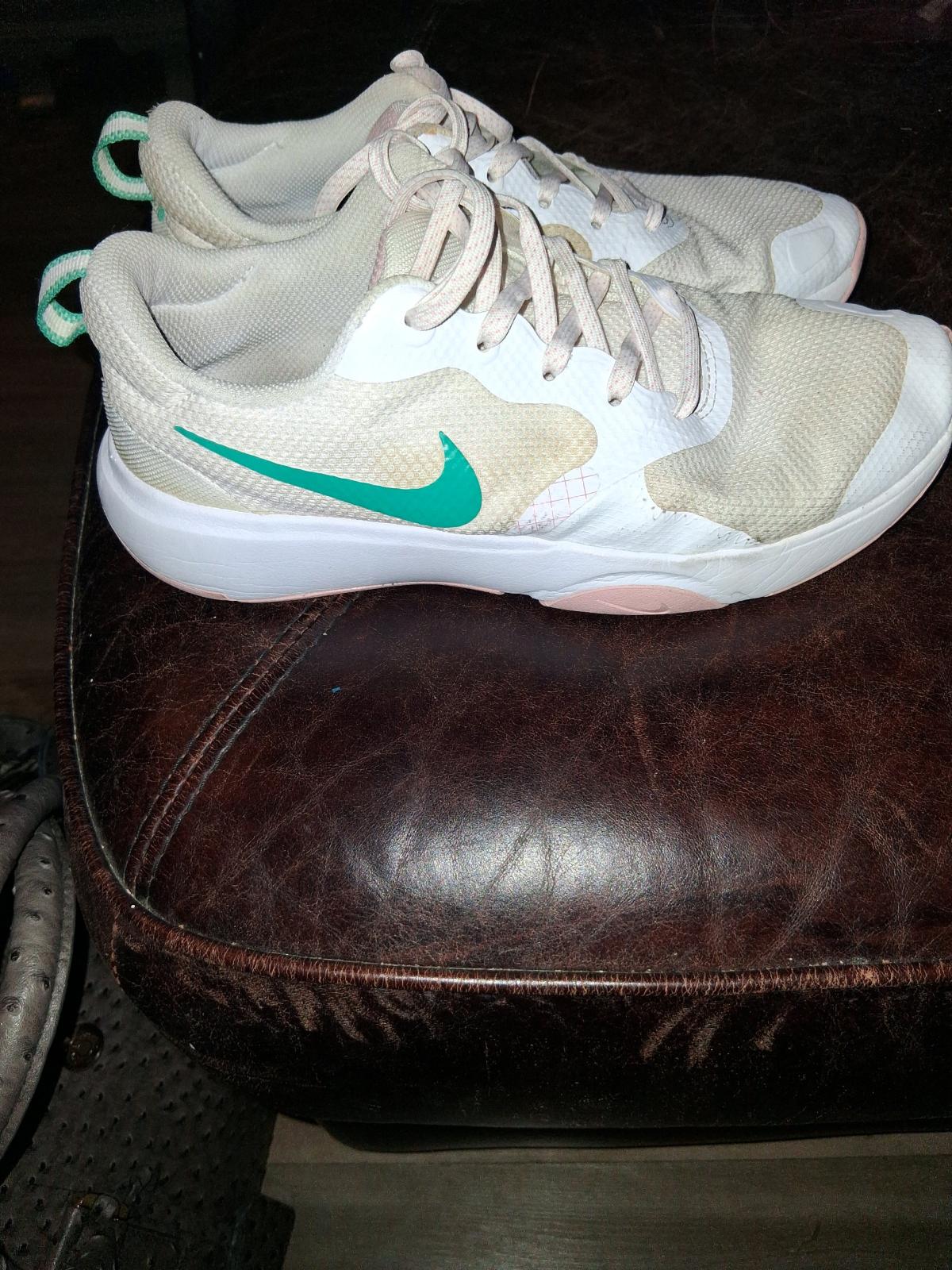 womens NIKE CITY REP TR SNEAKERS WHITE GREEN COLOR SIZE 75 - Alicia, Arkansas - FleaMarketBay