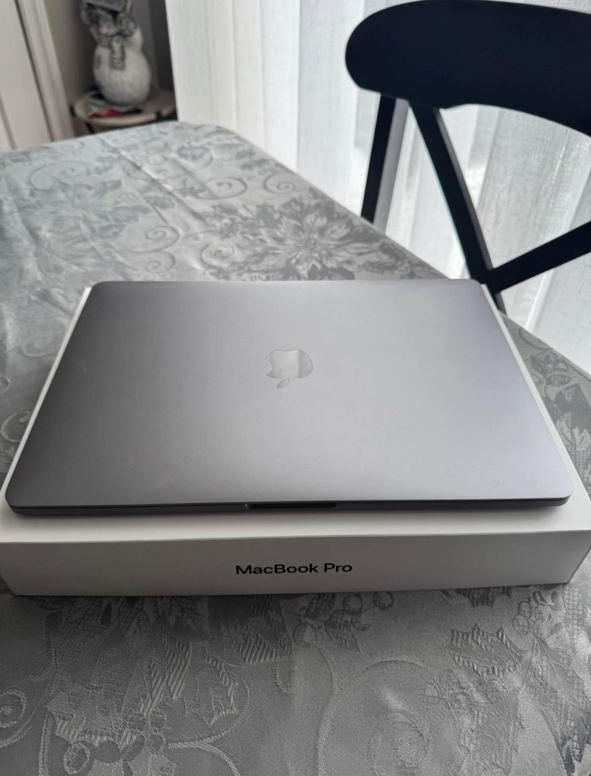 MacBook Pro - Anchor Point, Alaska - FleaMarketBay