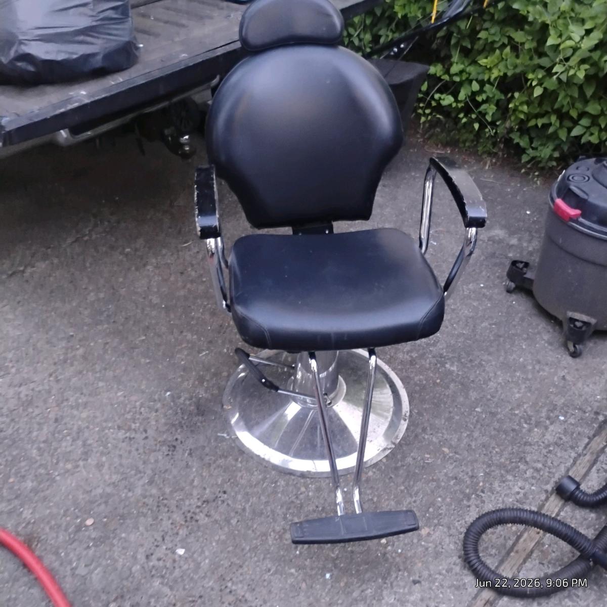 vintage barbur chair - Portland, Oregon - FleaMarketBay