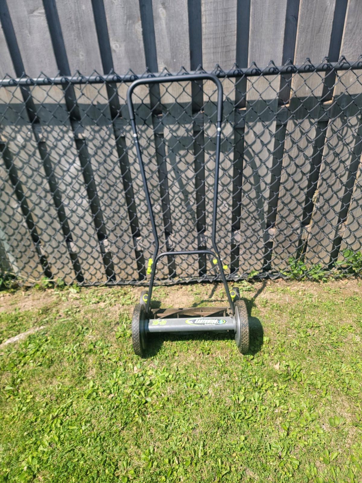 Earthwise 16inch reel lawn mower - Iowa City, Iowa - FleaMarketBay