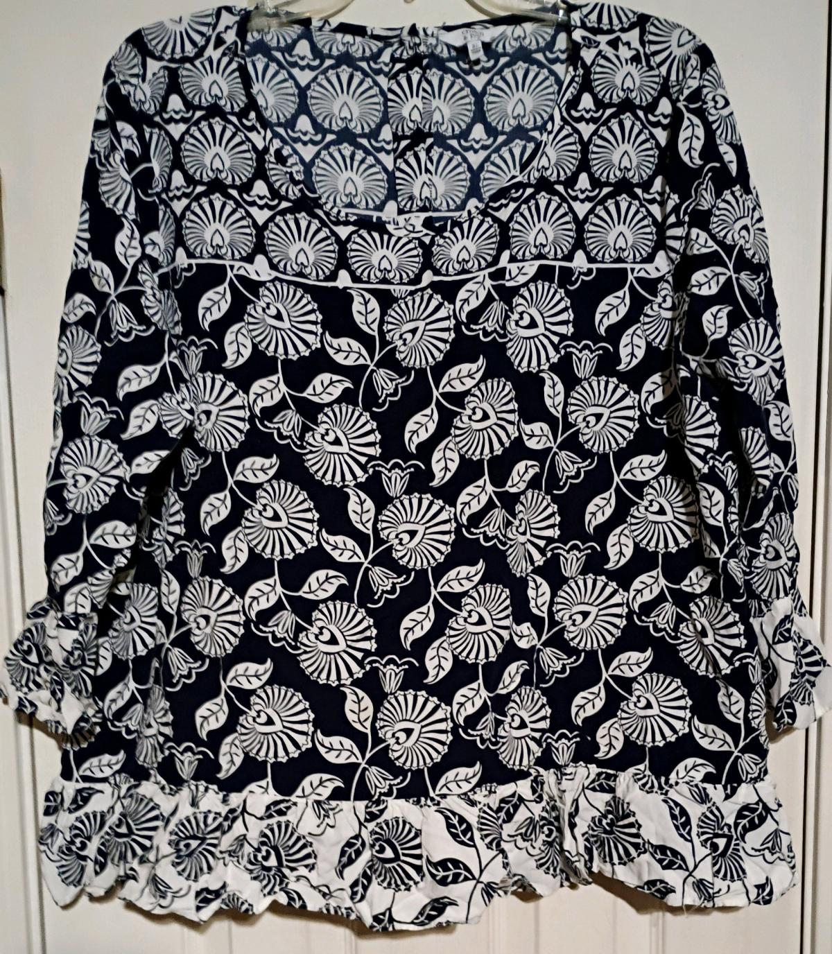 Crown and Ivy pullover blouse in Navy and white - Laurel, Mississippi - FleaMarketBay
