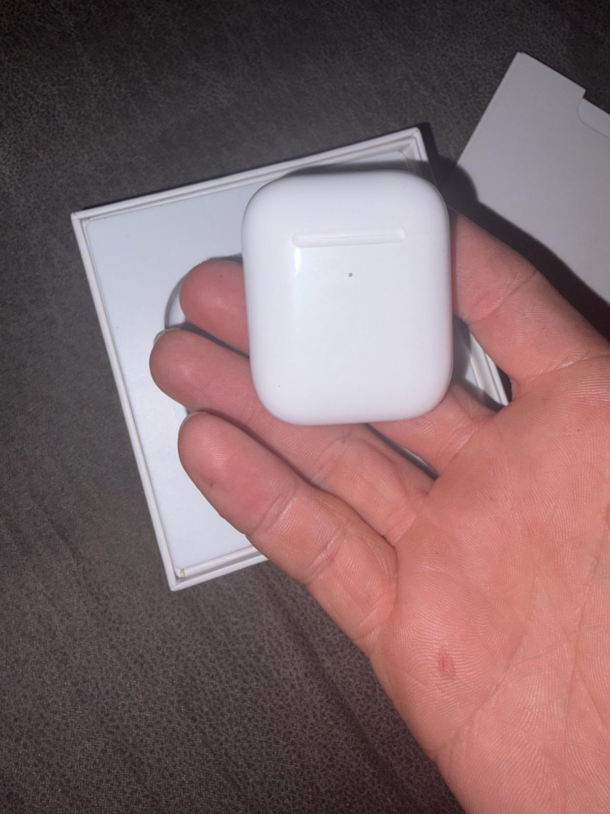 White Wireless Bluetooth Earbuds With Charging Case Included - Rossville, Georgia - FleaMarketBay