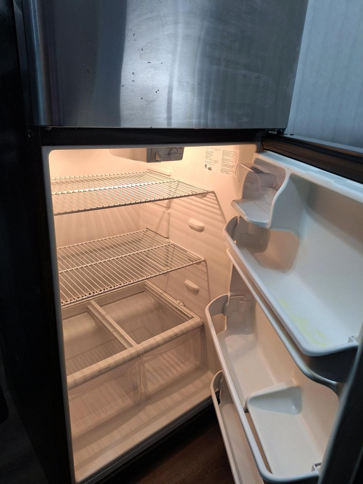Frigidaire Refrigerator - Valdosta, Georgia - FleaMarketBay