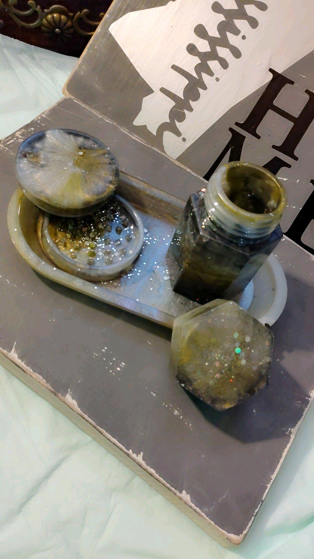 Resin tray jar and grinder sets - Coldwater, Mississippi - FleaMarketBay