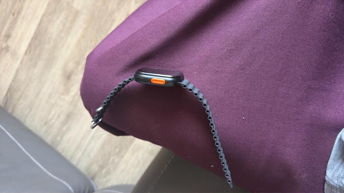 ultra 3 iPhone watch - California City, California - FleaMarketBay