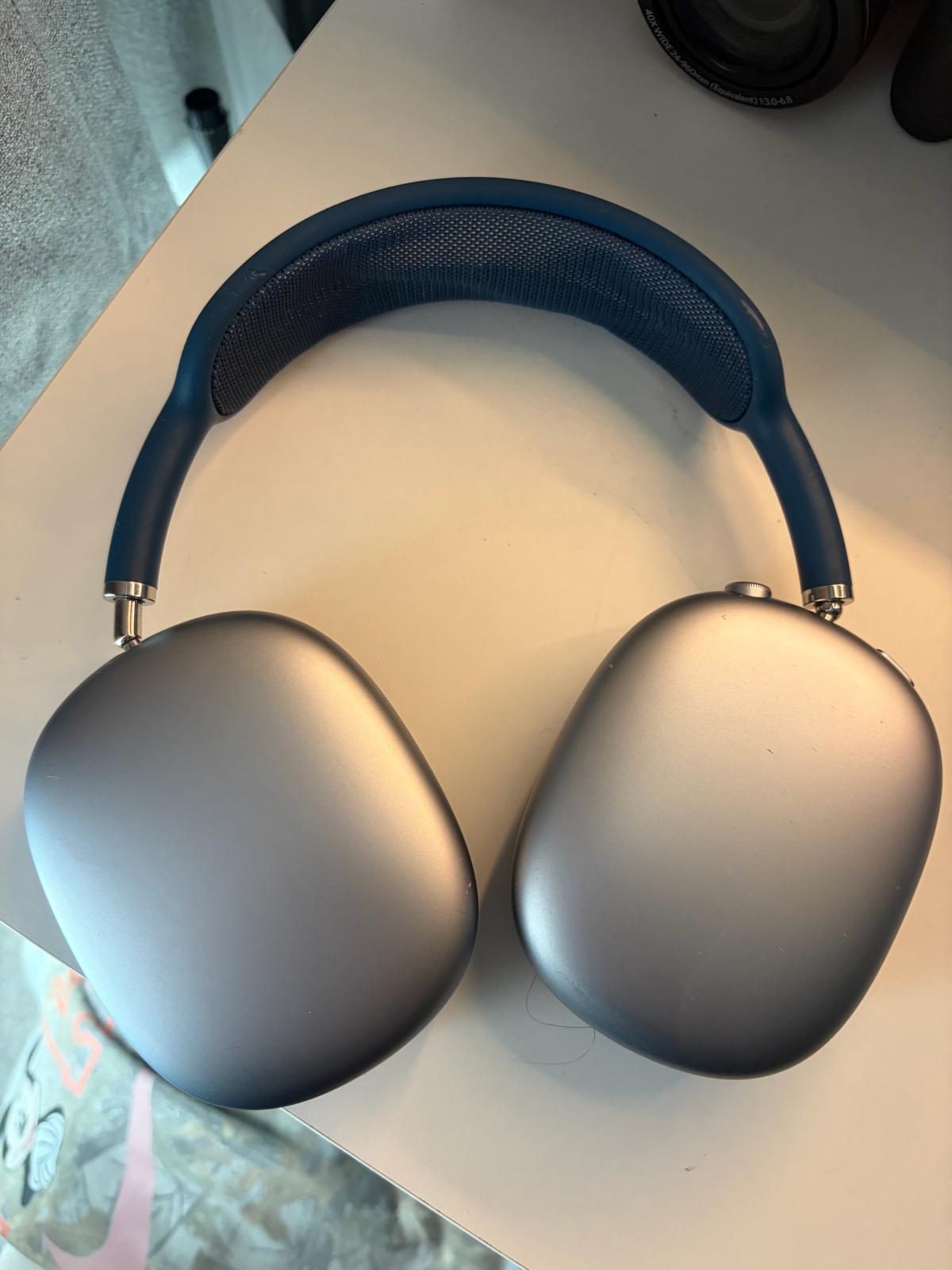 apple headphones air max - San Antonio, Texas - FleaMarketBay