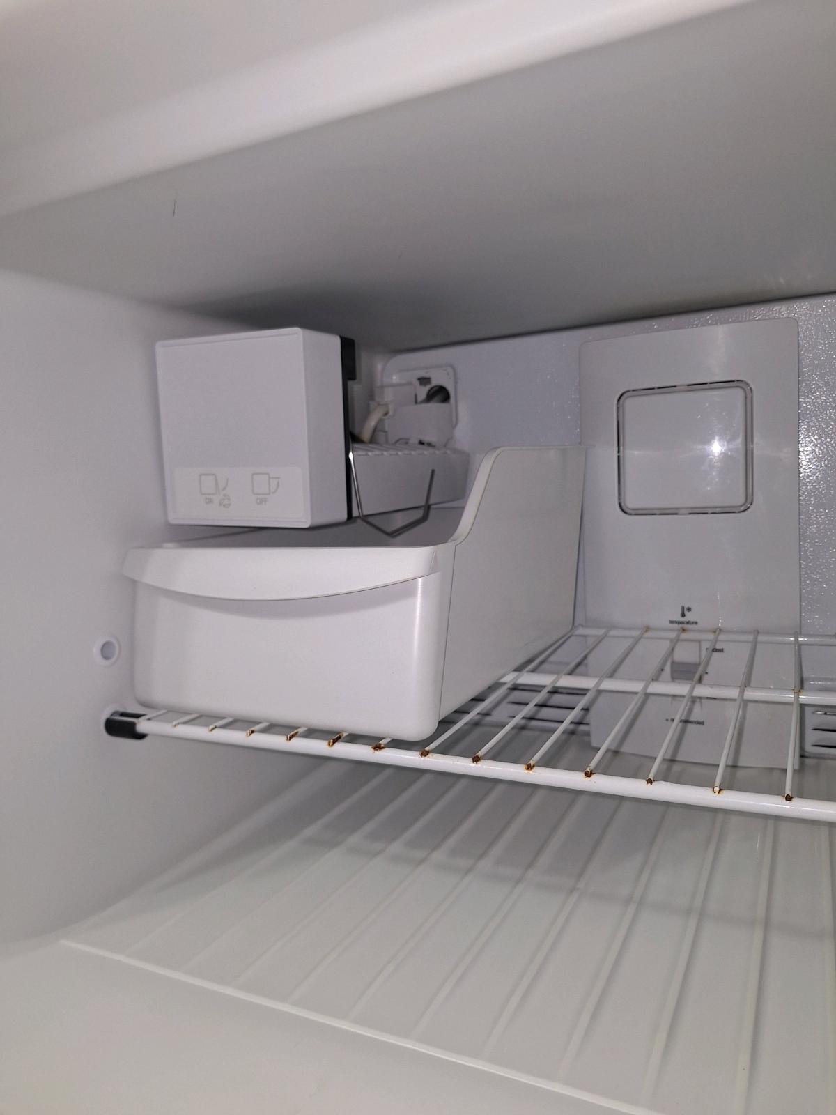 Frigidaire Refrigerator - Valdosta, Georgia - FleaMarketBay