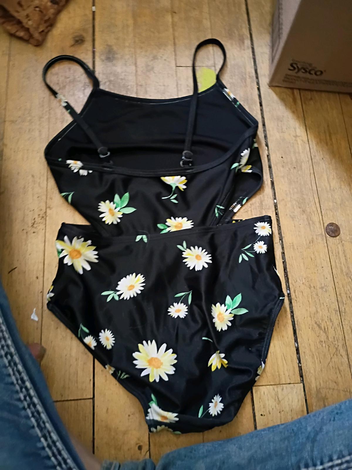 girls 1012 swimsuit with daisey - Duluth, Minnesota - FleaMarketBay