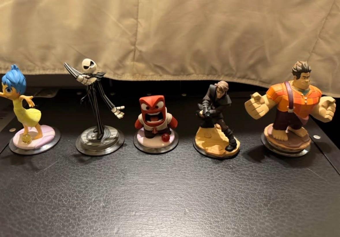 Disney Infinity 26 figures - Los Angeles, California - FleaMarketBay