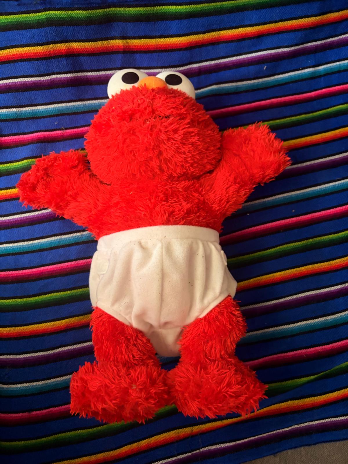 three3 Elmo bundle set babyelmo lil Elmo tickle me Elmo - Riverside, California - FleaMarketBay