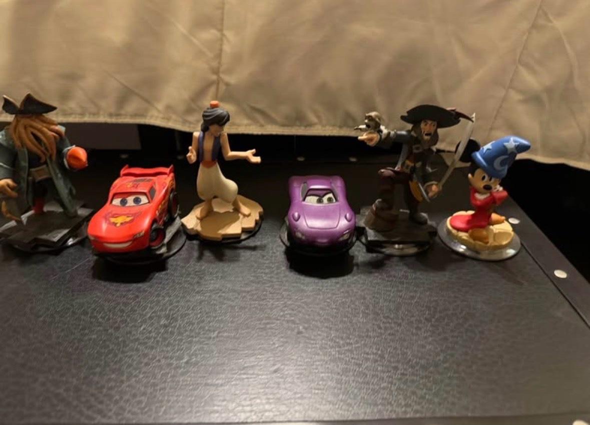 Disney Infinity 26 figures - Los Angeles, California - FleaMarketBay