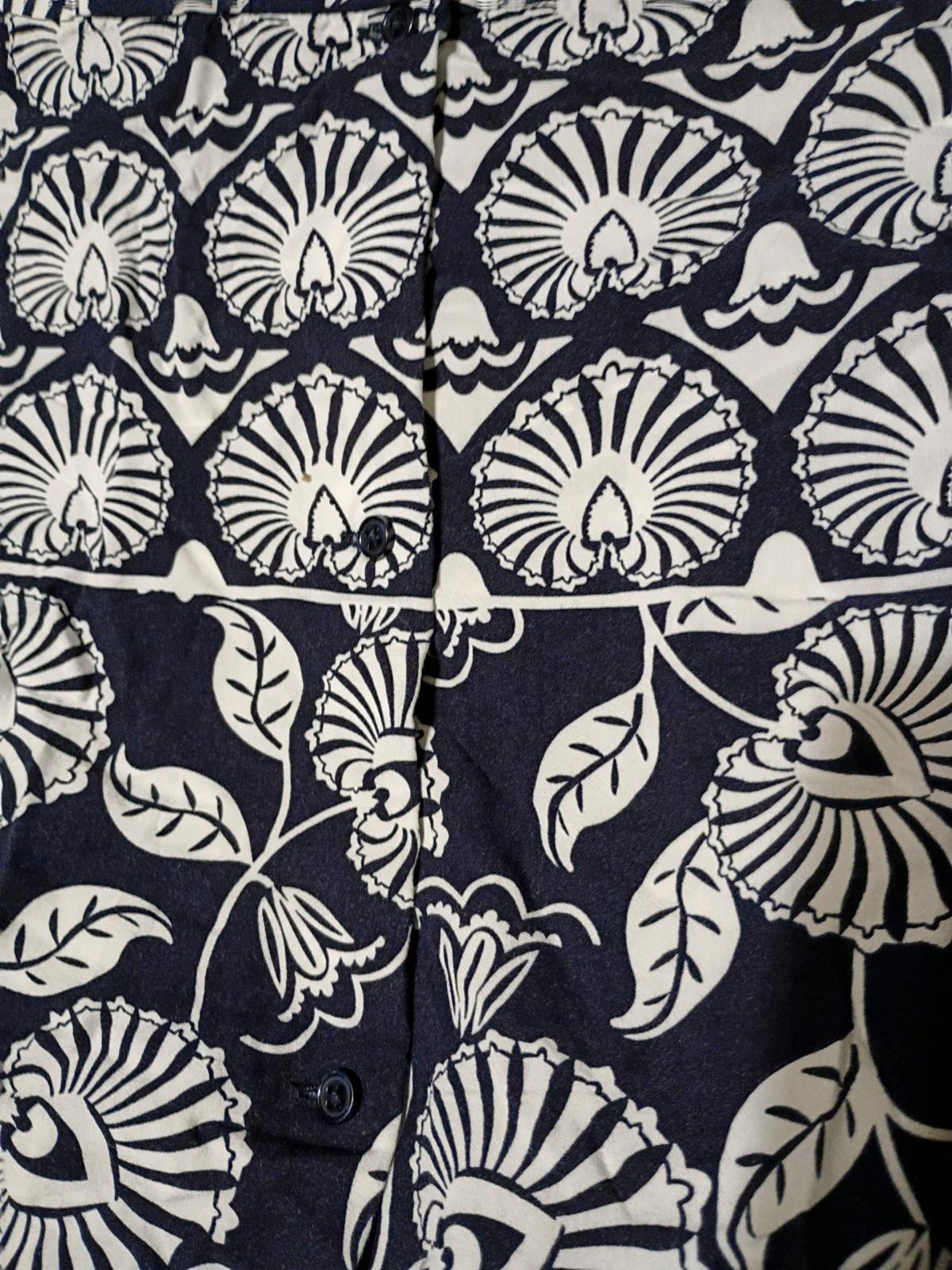 Crown and Ivy pullover blouse in Navy and white - Laurel, Mississippi - FleaMarketBay