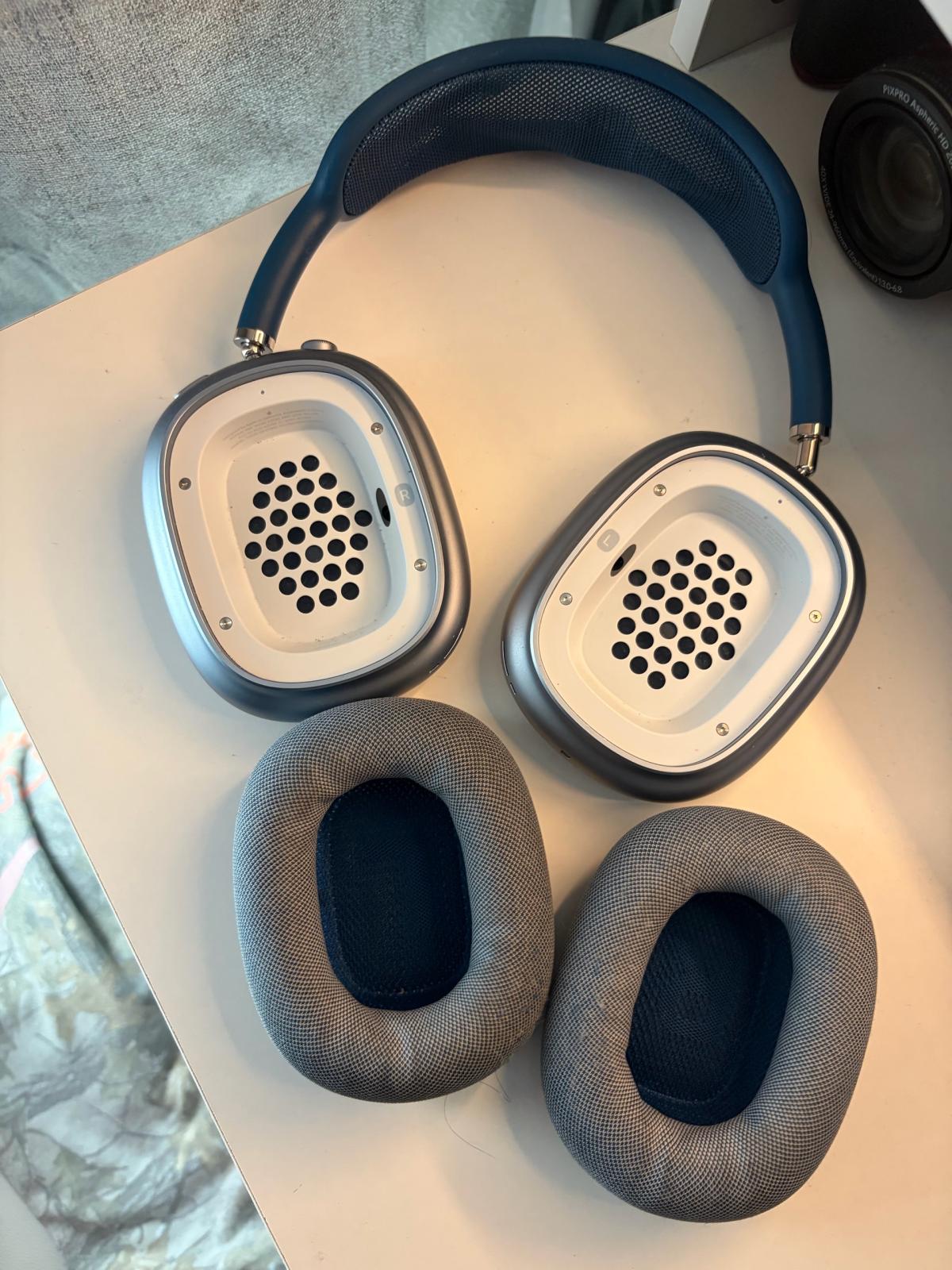 apple headphones air max - San Antonio, Texas - FleaMarketBay