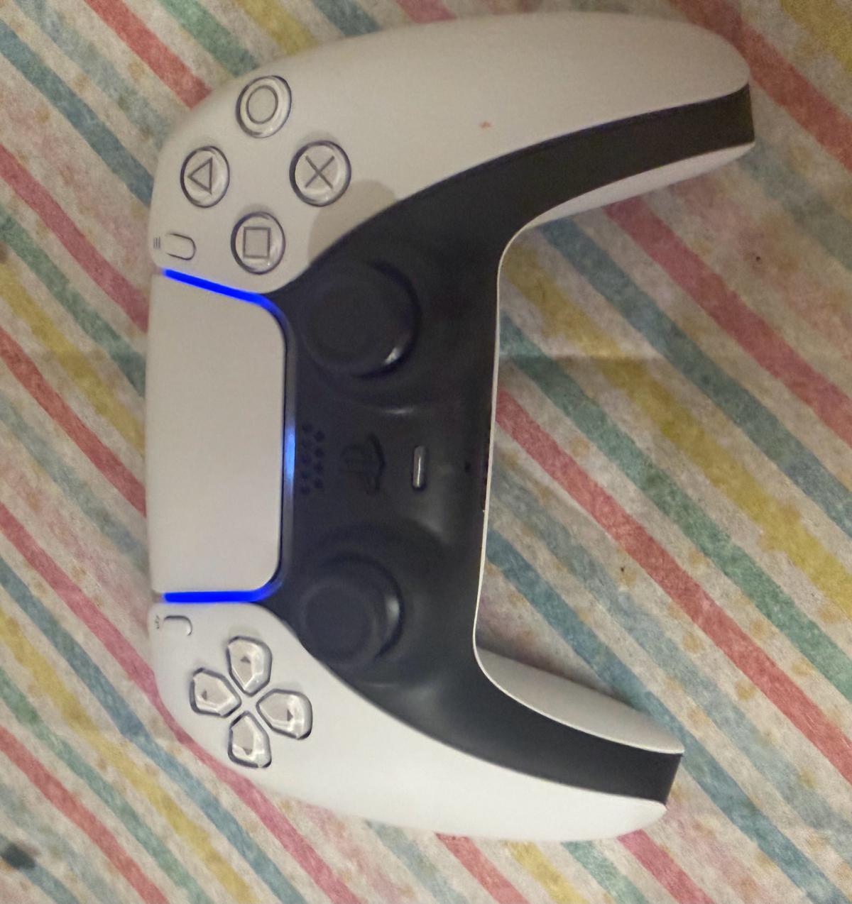 Sony PS5 remote - Pasadena, Texas - FleaMarketBay