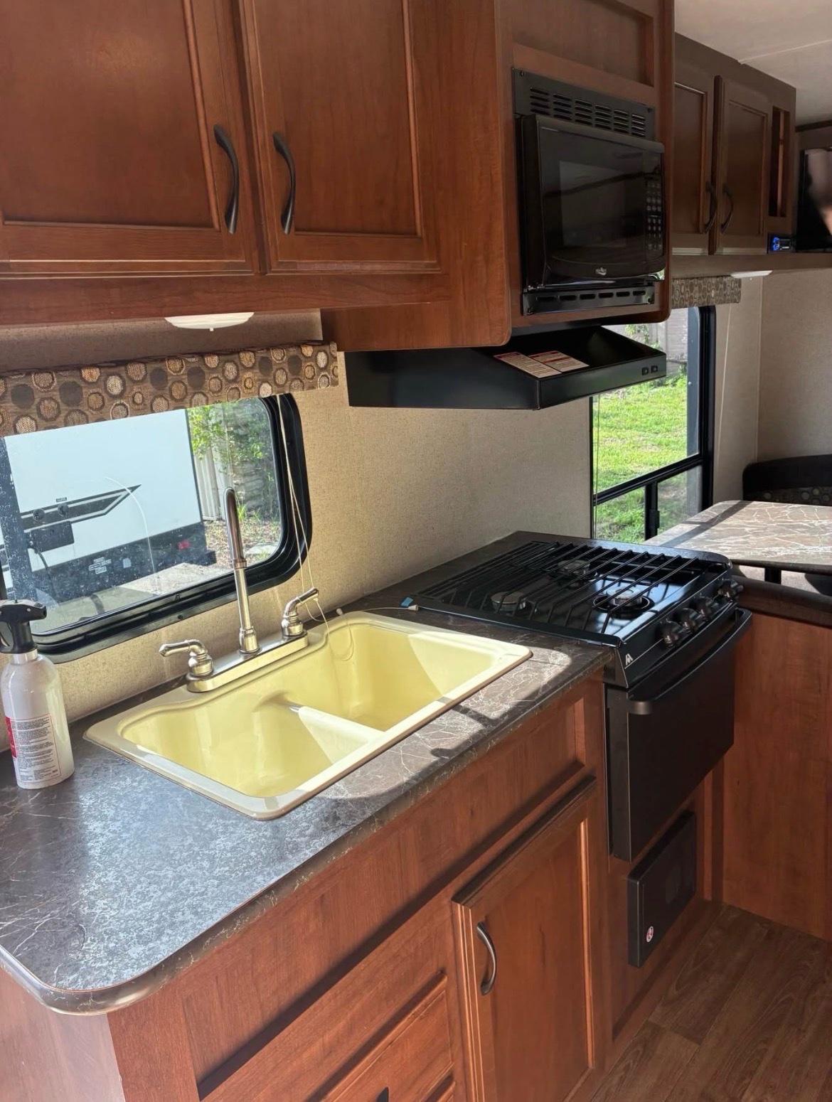 Jayco SLX 212 QBW - Tampa, Florida - FleaMarketBay