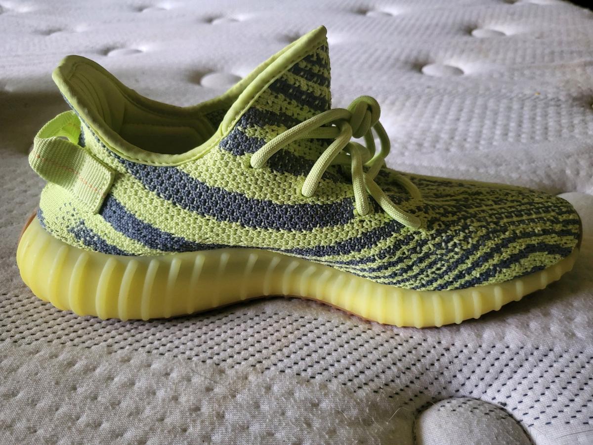 Yeezy Boost 350 V2 Semi Frozen Yellow - Oak Lawn, Illinois - FleaMarketBay