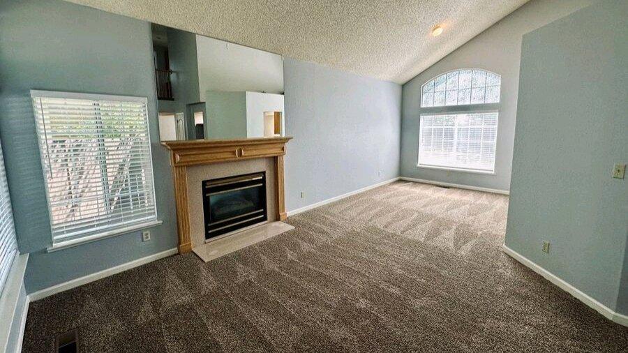 Remarkable 4 bed 2 bath pet friendly - Reno, Nevada - FleaMarketBay