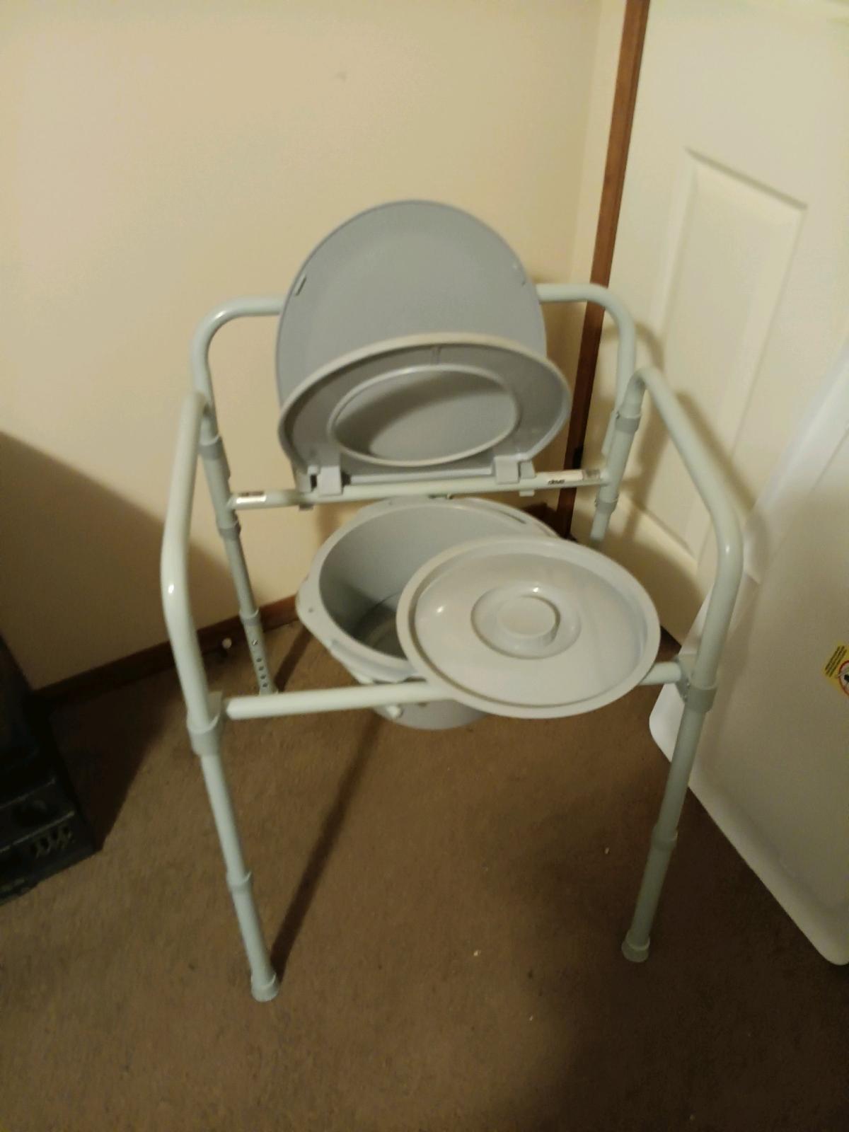 Commode with bucket - Brazil, Indiana - FleaMarketBay