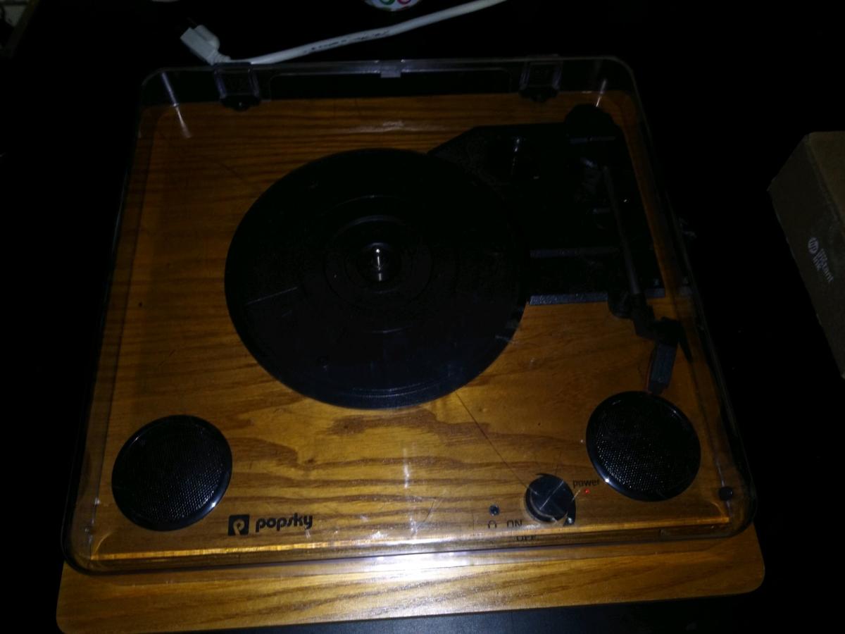 Popsky 3Speed Turntable w Bluetooth capability and speakers - South Bend, Indiana - FleaMarketBay