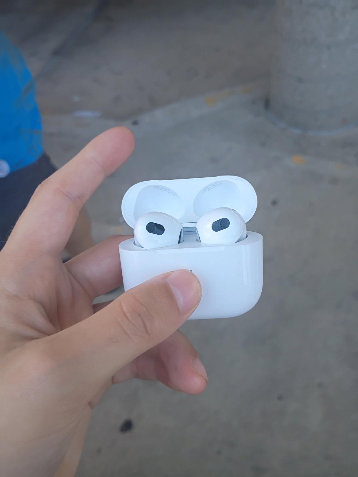 airpods 3rd generation brand new no box - Peoria, Illinois - FleaMarketBay