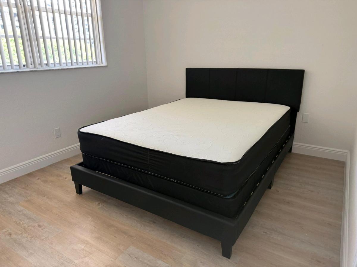 camas modernas con el colchn de - Hialeah, Florida - FleaMarketBay