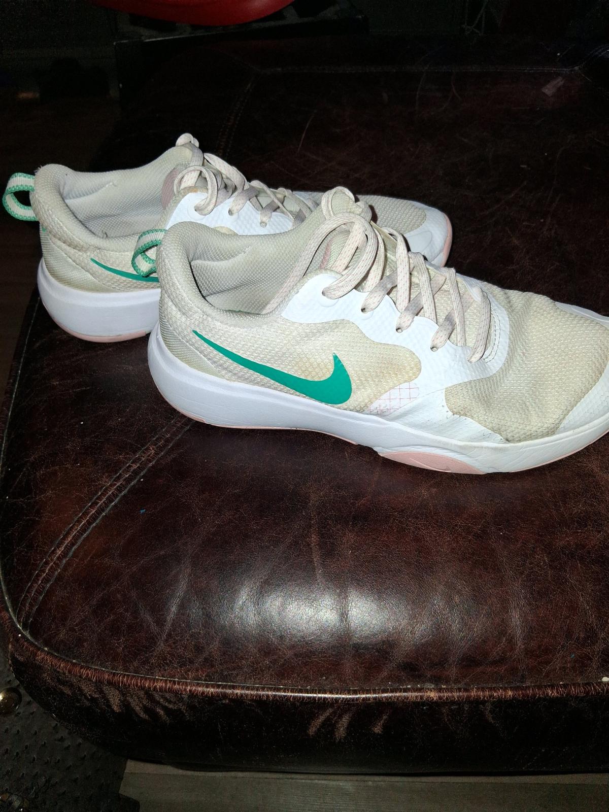 womens NIKE CITY REP TR SNEAKERS WHITE GREEN COLOR SIZE 75 - Alicia, Arkansas - FleaMarketBay