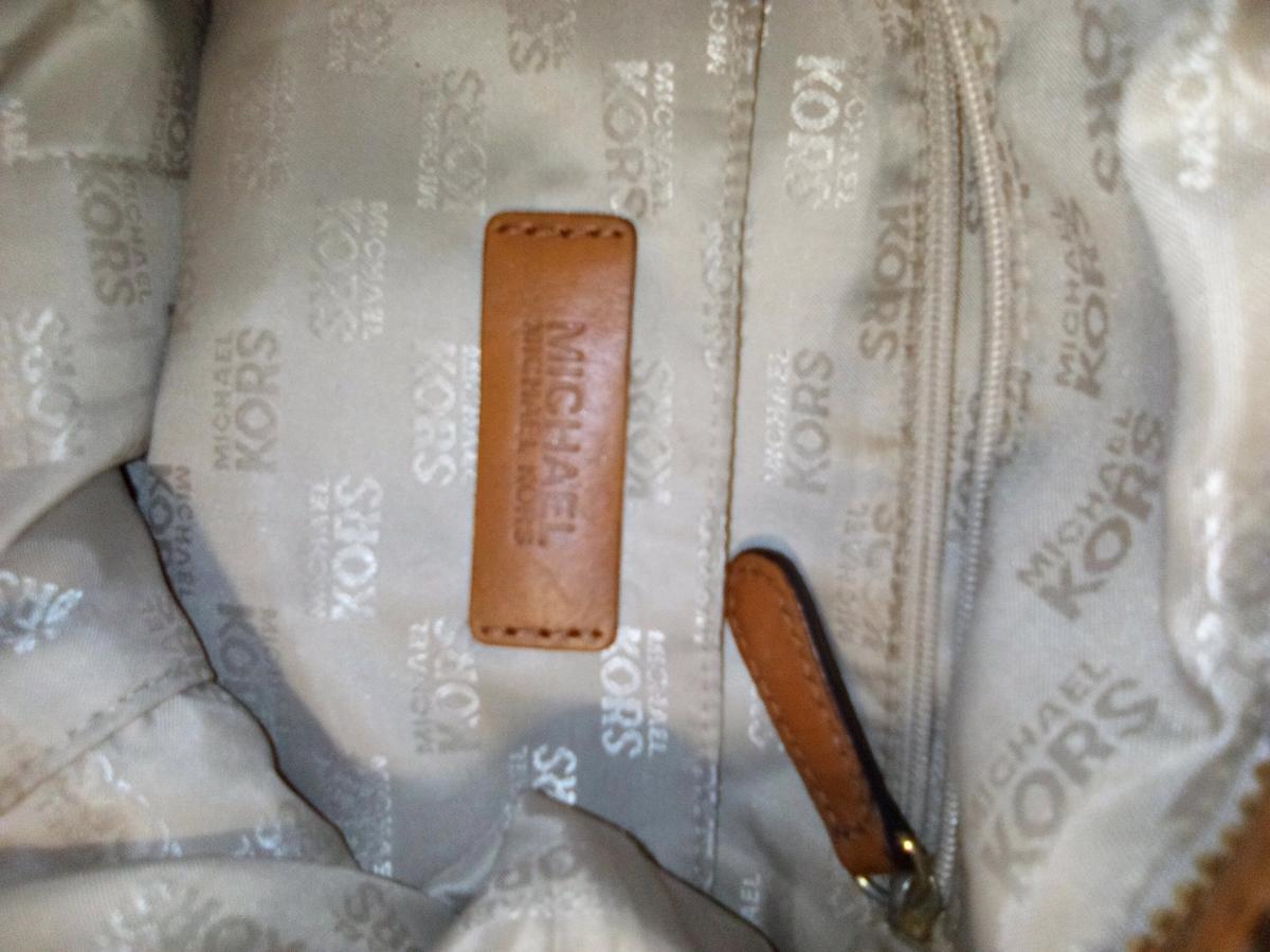 MK ladies hand bag good for traveling - Sugar Land, Texas - FleaMarketBay