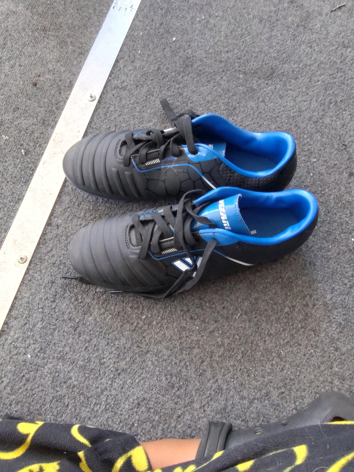 cleats read description - Moreno Valley, California - FleaMarketBay