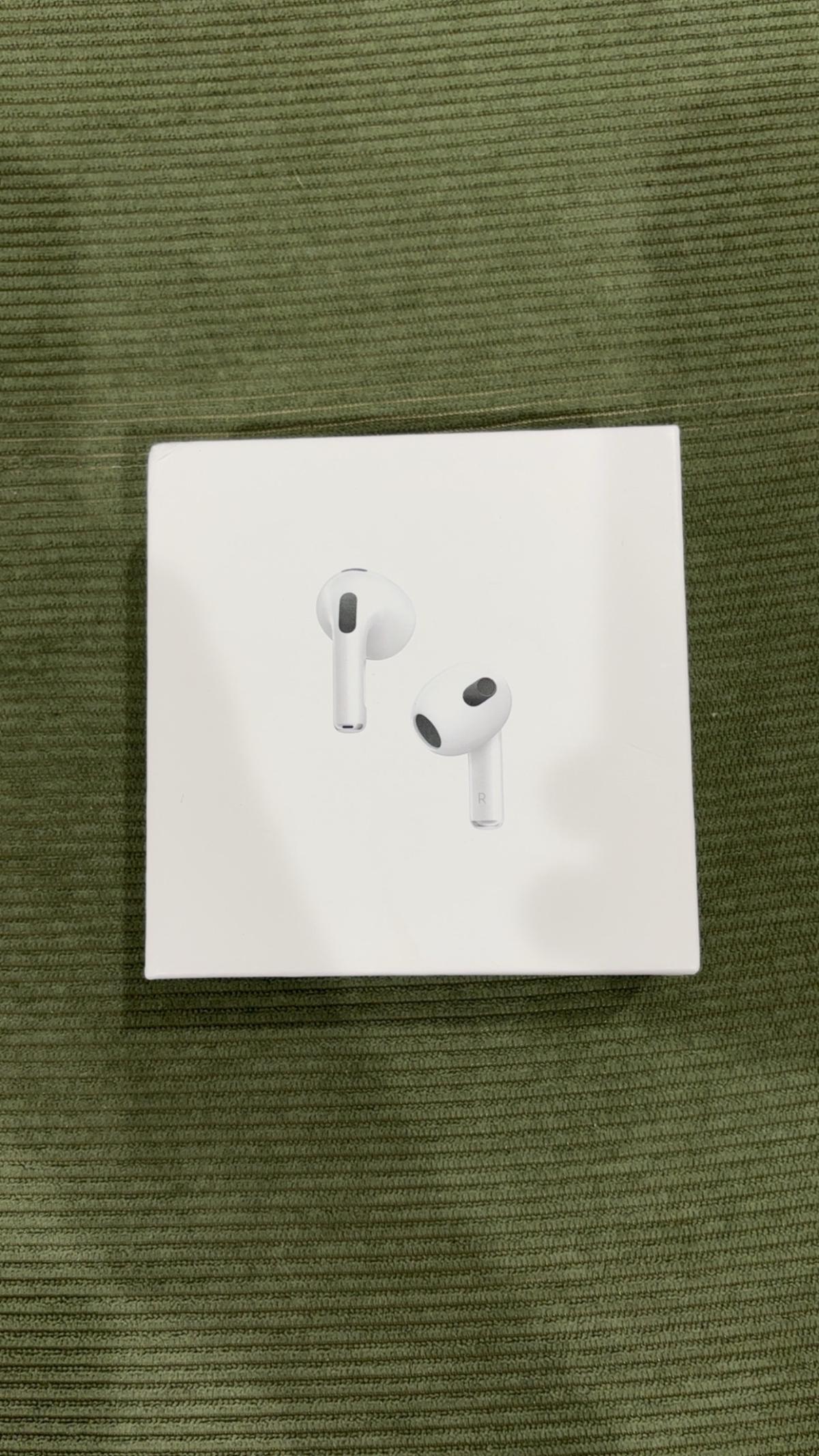 Apple AirPods Gen 3 - Fort Lauderdale, Florida - FleaMarketBay